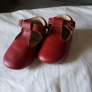 Monkey Feet like new cranberry T straps 12-18 mo